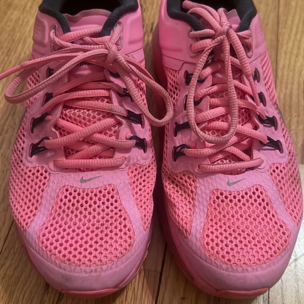 Nike Women's Vibrant Pink Athletic Shoes